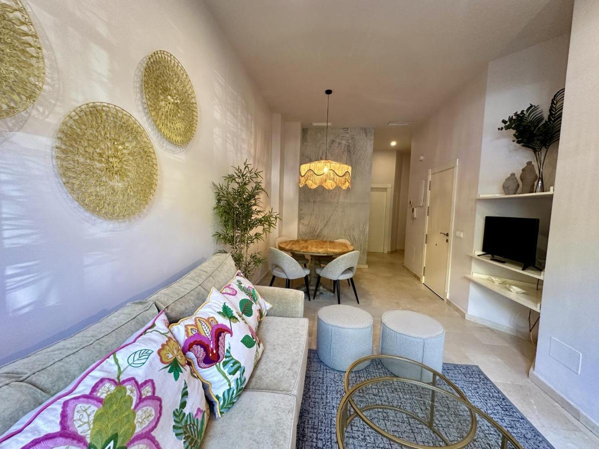 Urbe10 Pries Suite Malaga Bagian luar foto