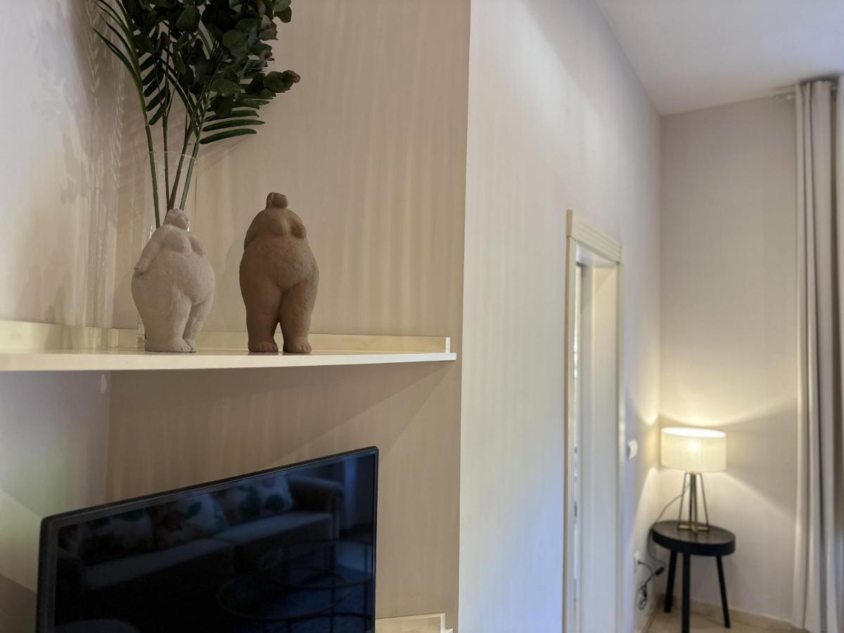 Urbe10 Pries Suite Malaga Bagian luar foto