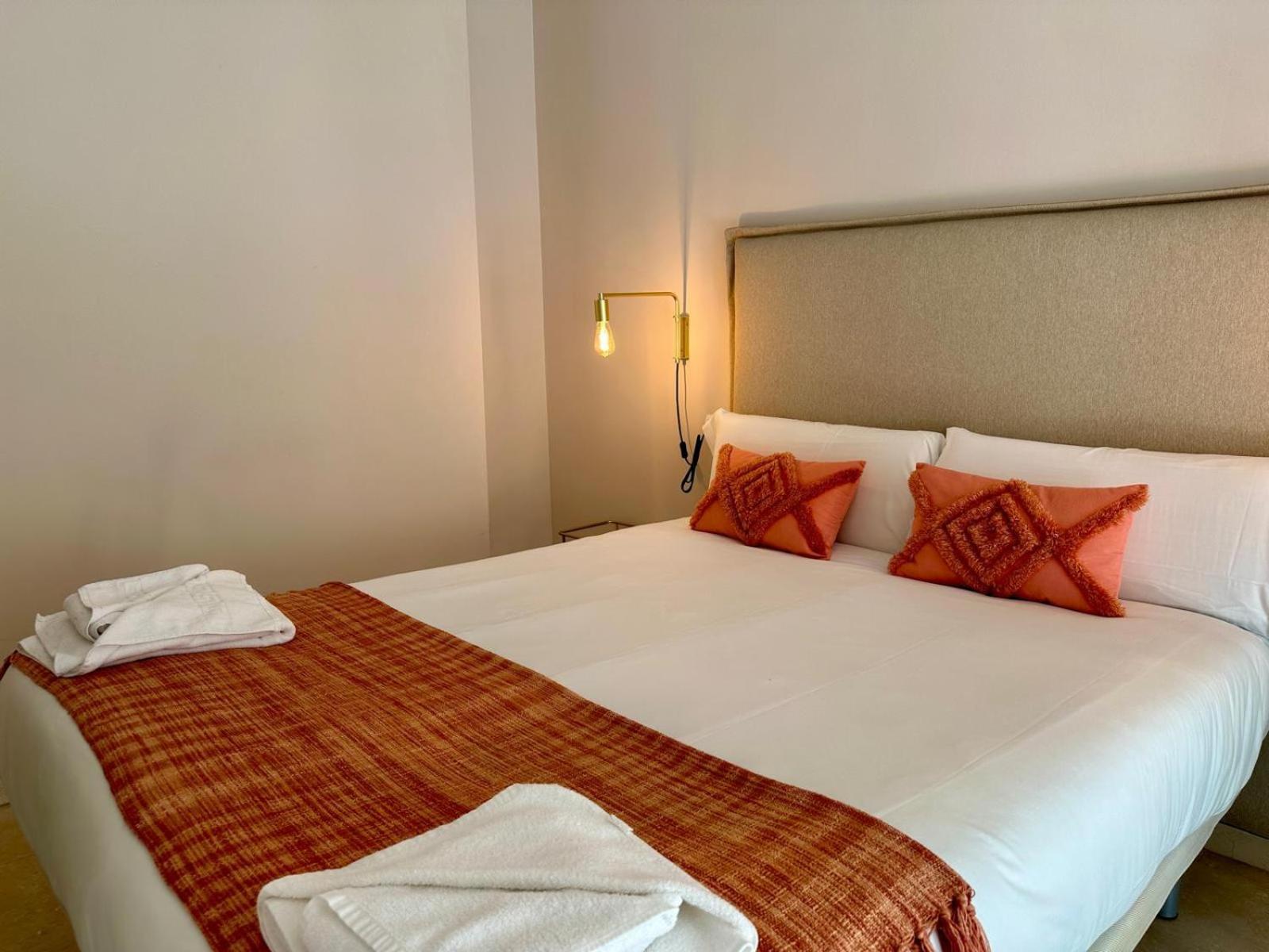 Urbe10 Pries Suite Malaga Bagian luar foto