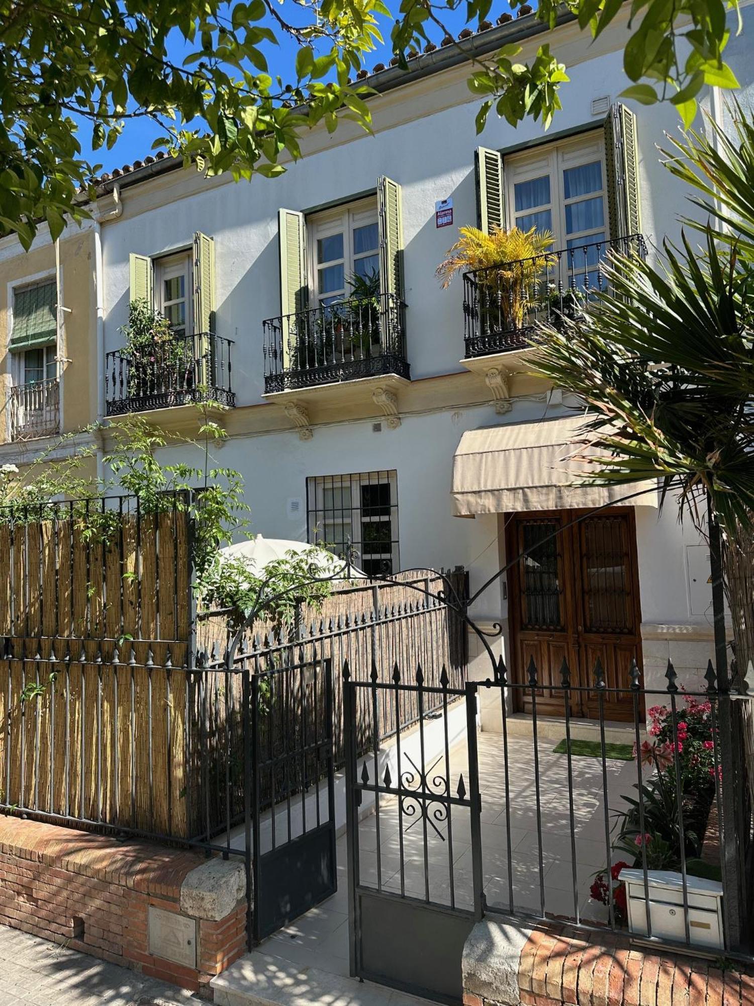Urbe10 Pries Suite Malaga Bagian luar foto