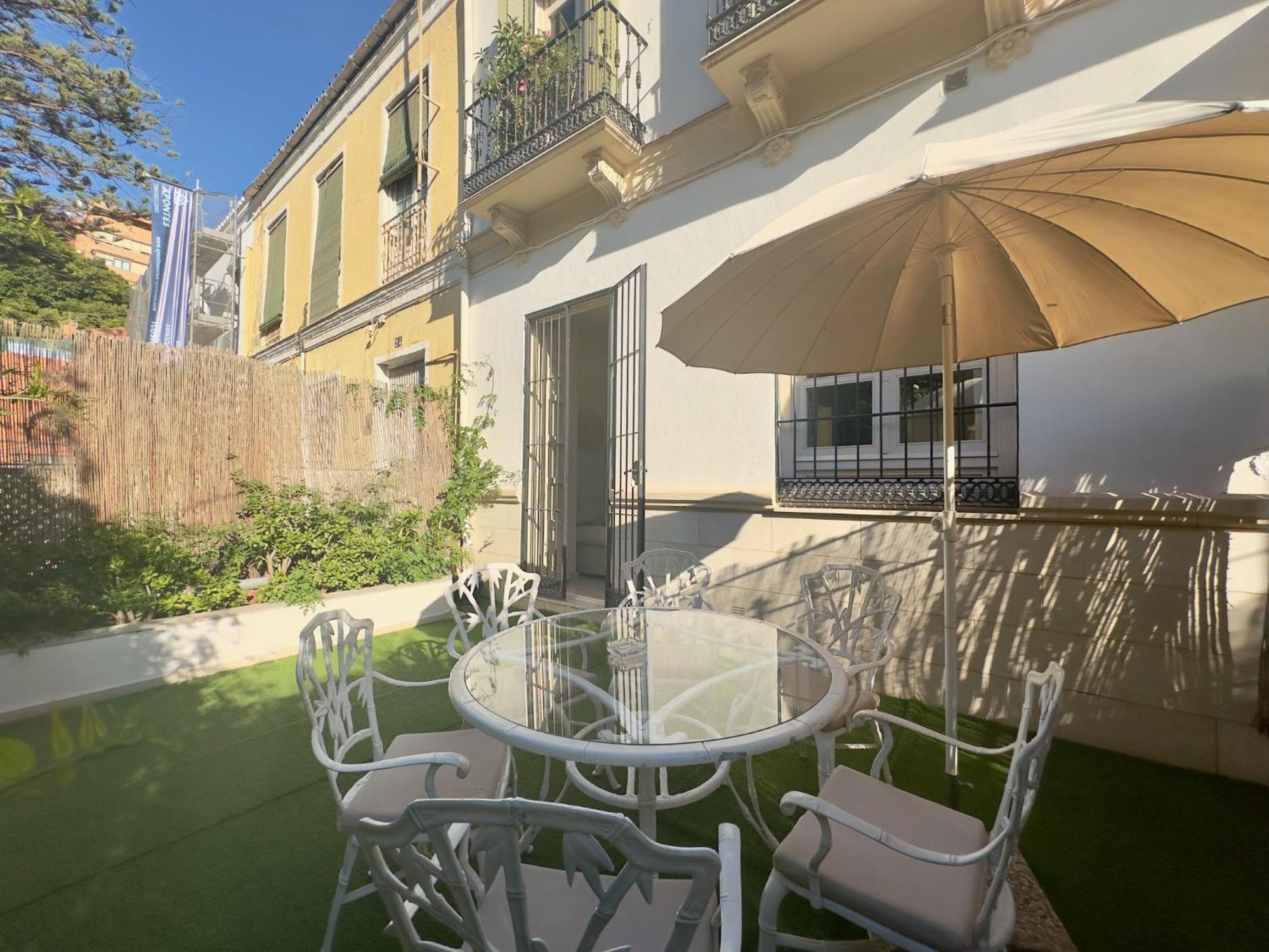 Urbe10 Pries Suite Malaga Bagian luar foto
