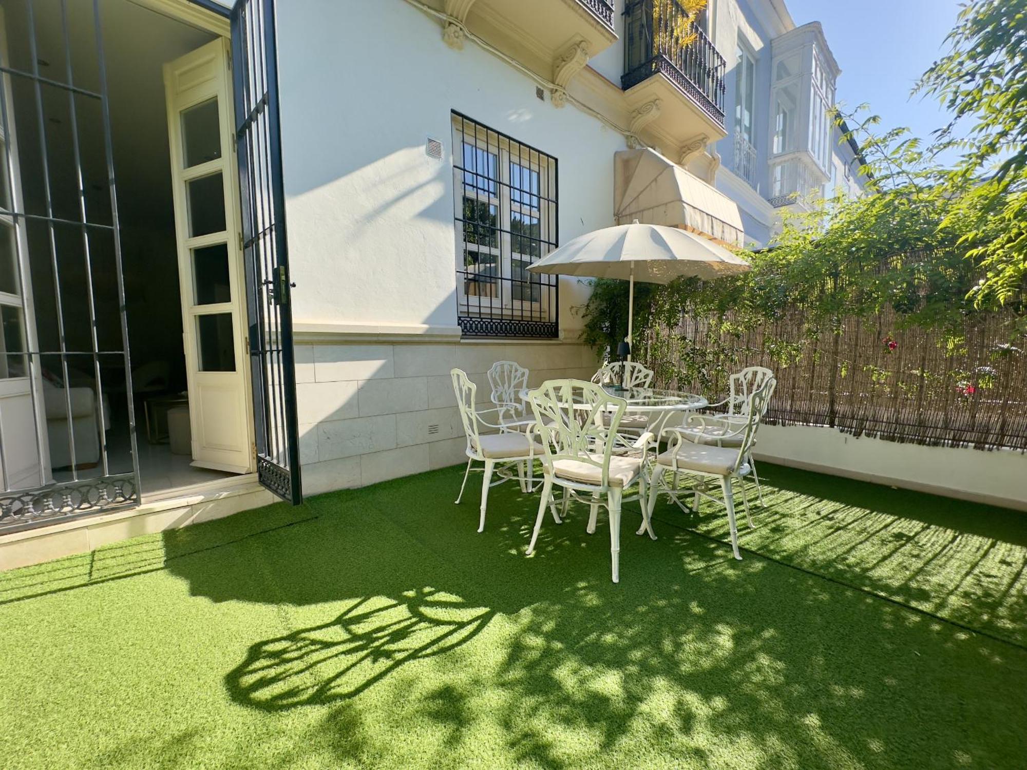 Urbe10 Pries Suite Malaga Bagian luar foto