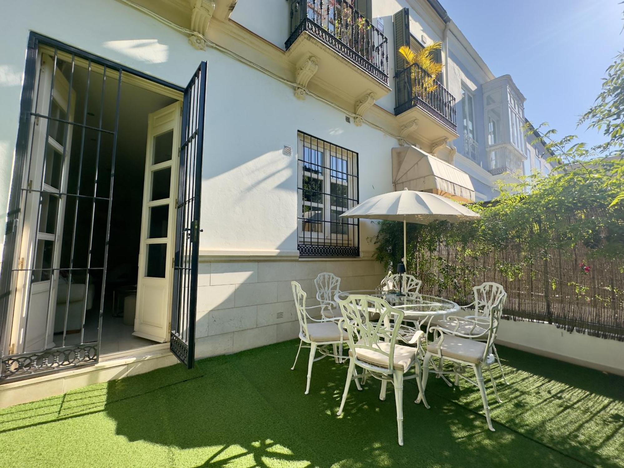 Urbe10 Pries Suite Malaga Bagian luar foto